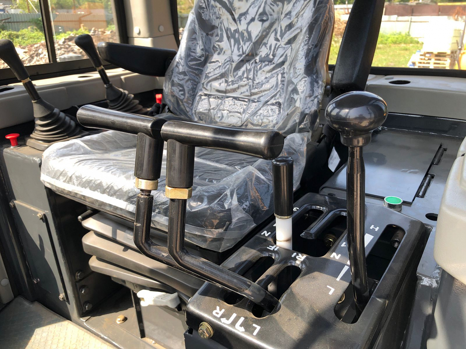 Бульдозер BEEZONE D16-5