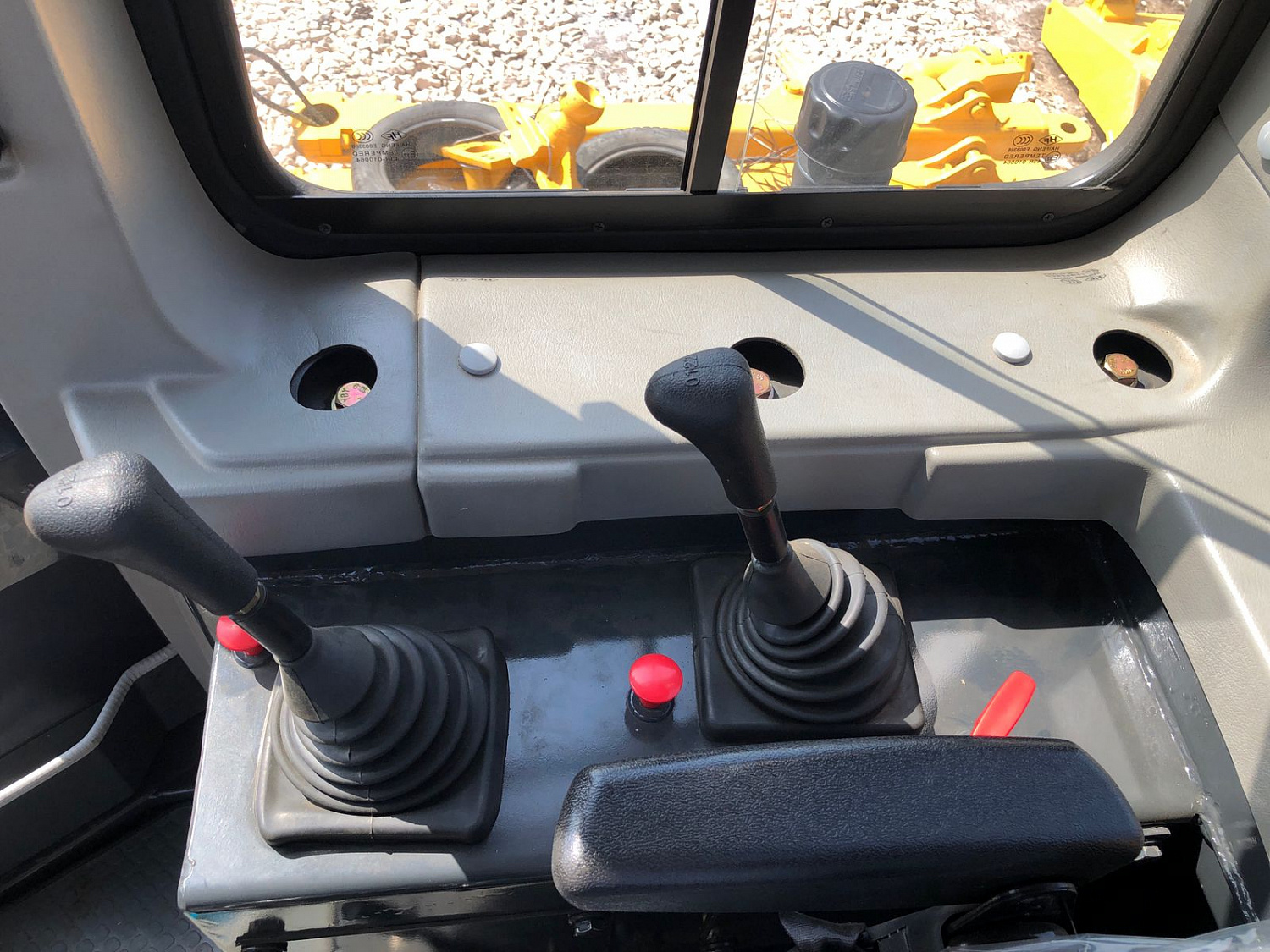 Бульдозер BEEZONE D16-5