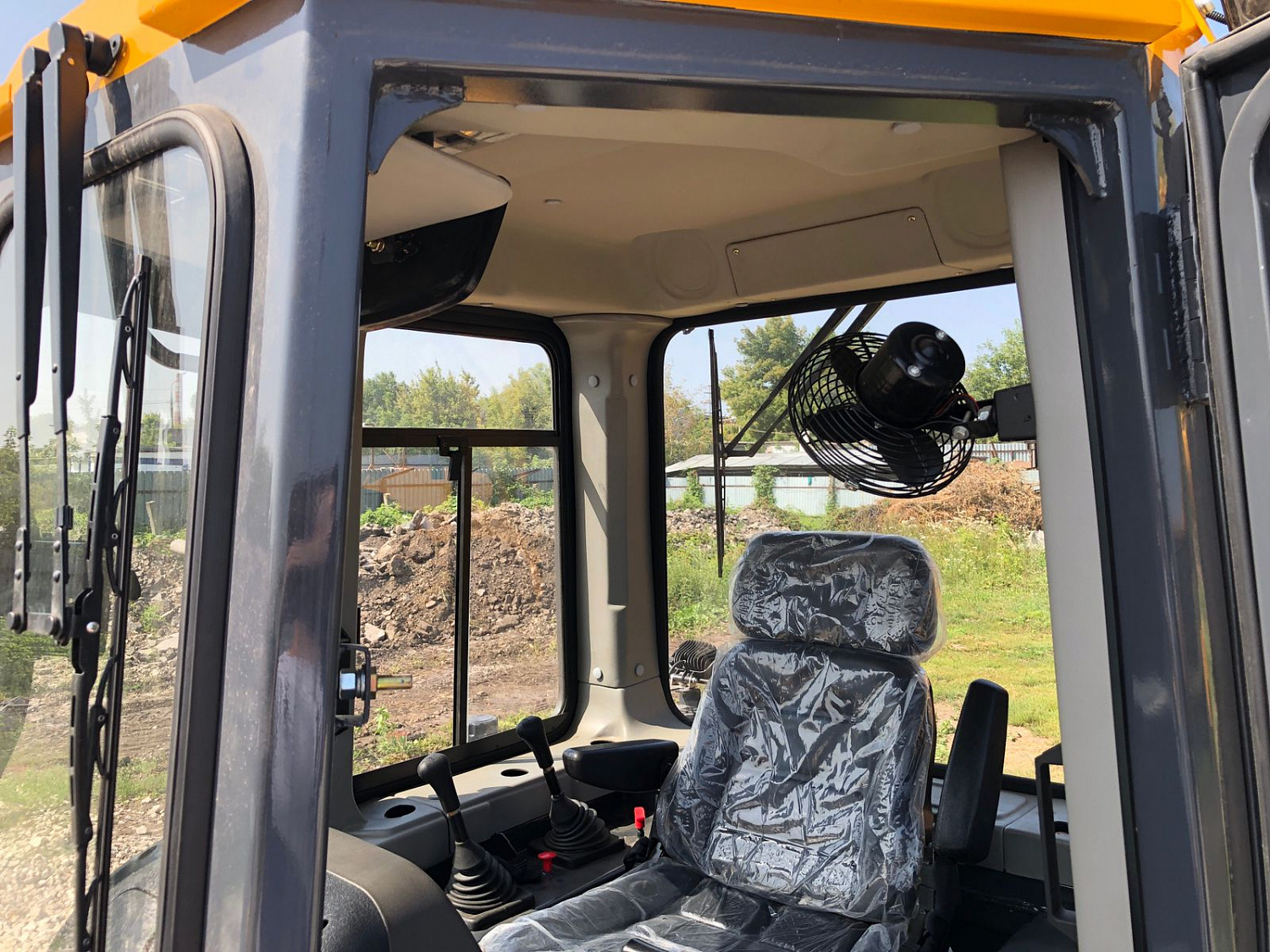 Бульдозер BEEZONE D16-5