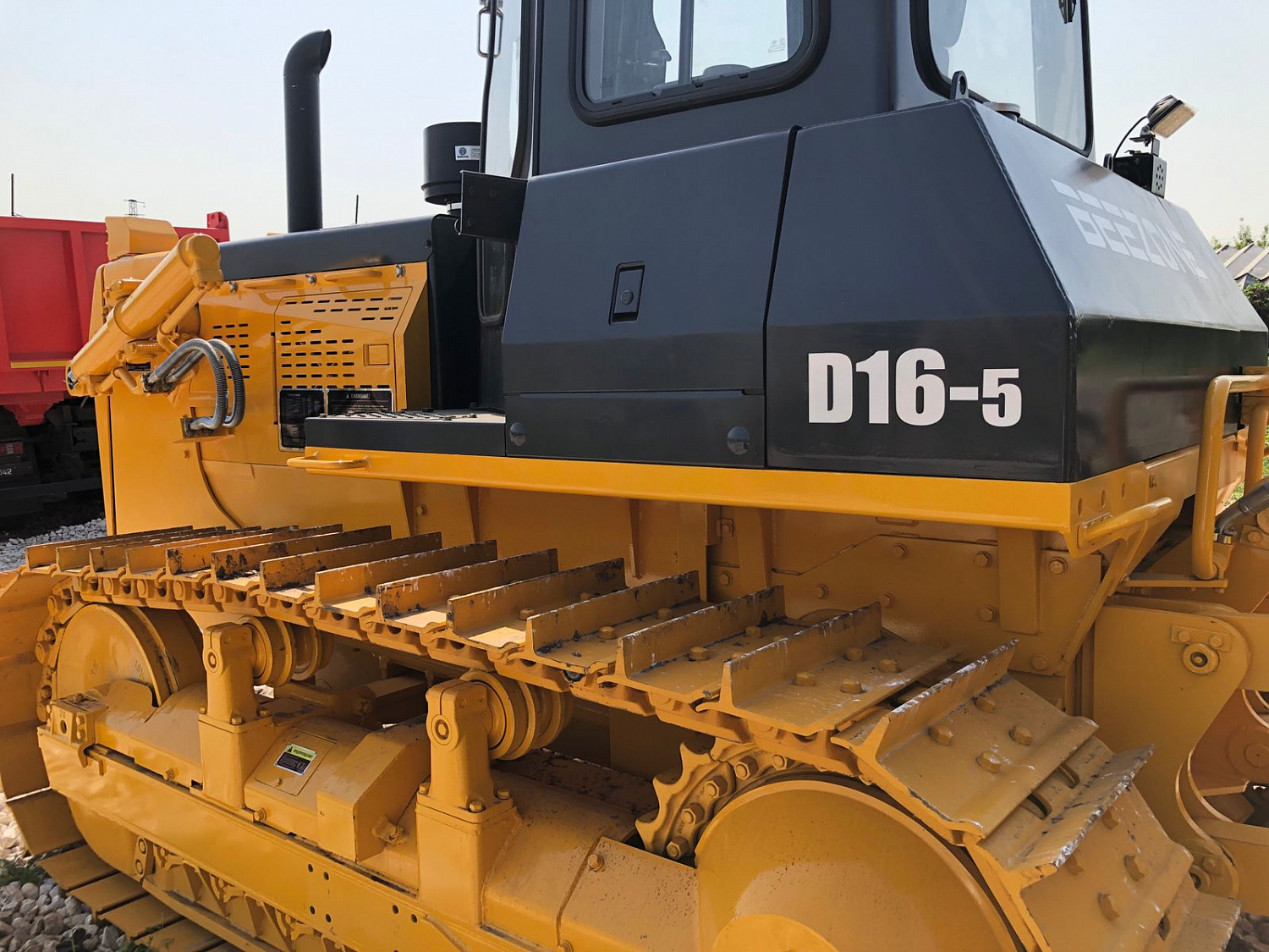 Бульдозер BEEZONE D16-5