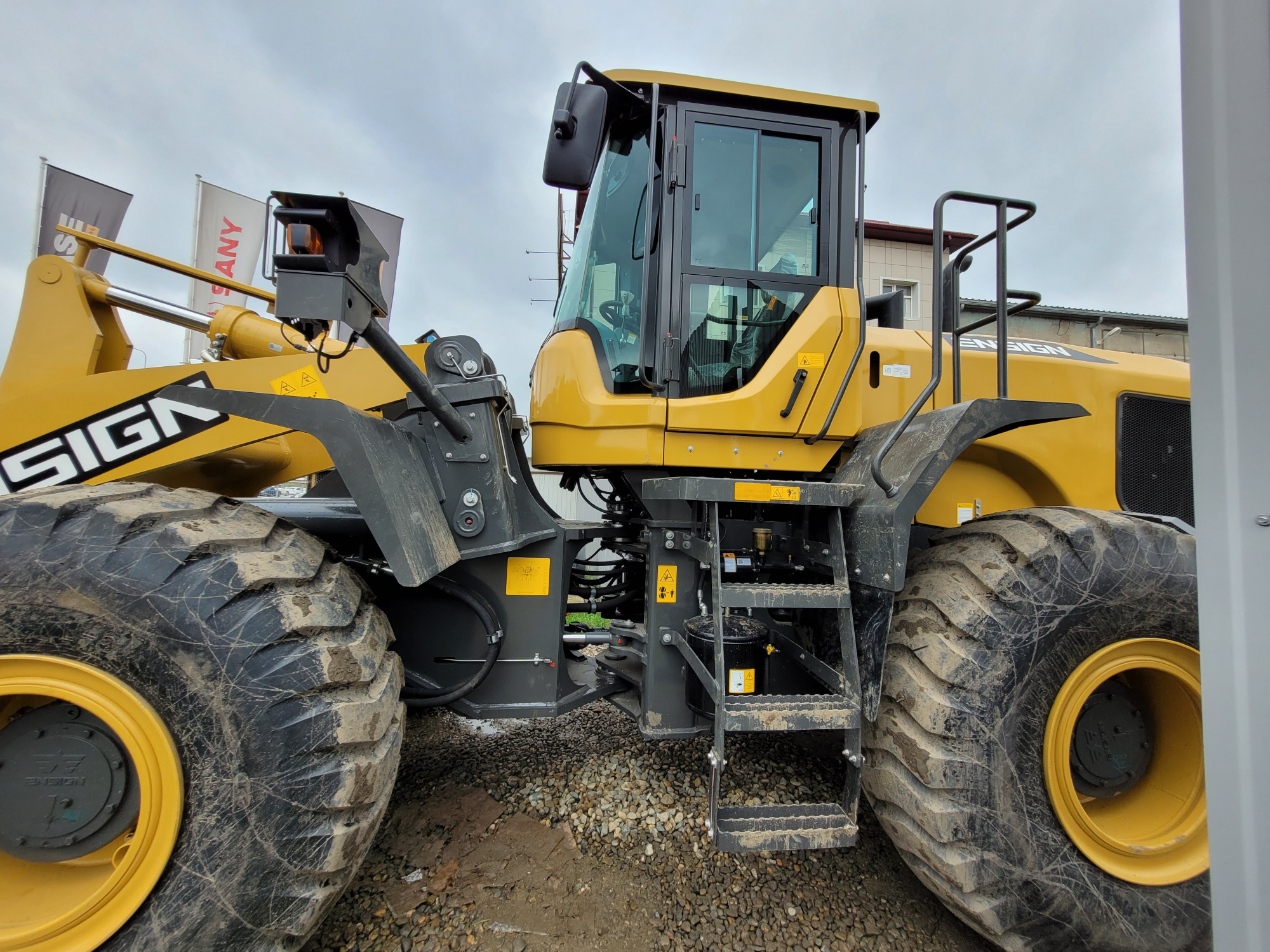 Фронтальный погрузчик Ensign YX656 Premium