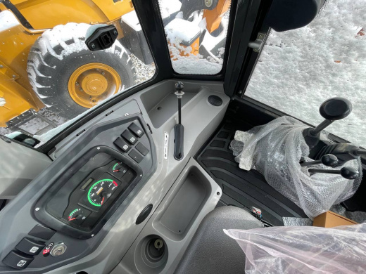 Экскаватор-погрузчик CASE 570 SV