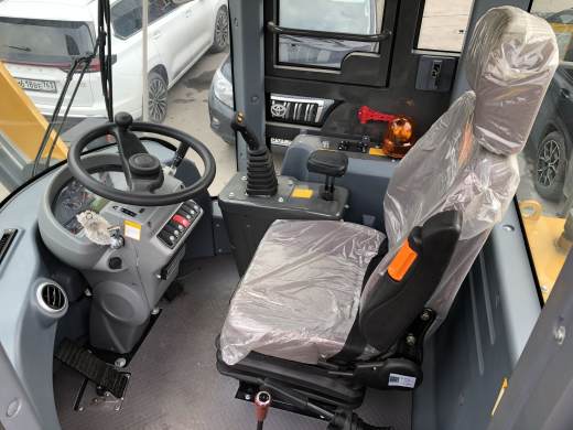 Фронтальный погрузчик Ensign YX 635 AGRI