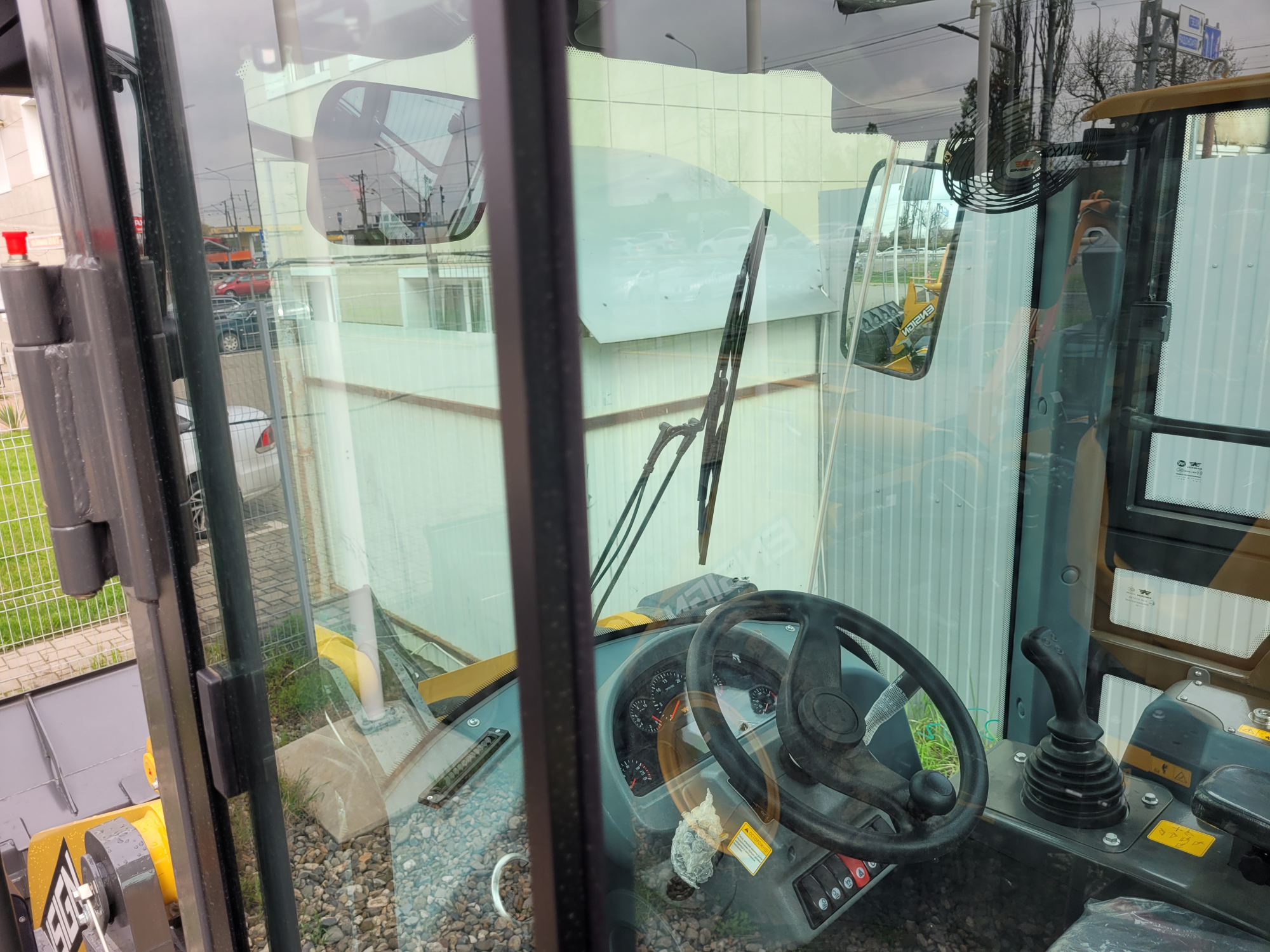 Фронтальный погрузчик Ensign YX636