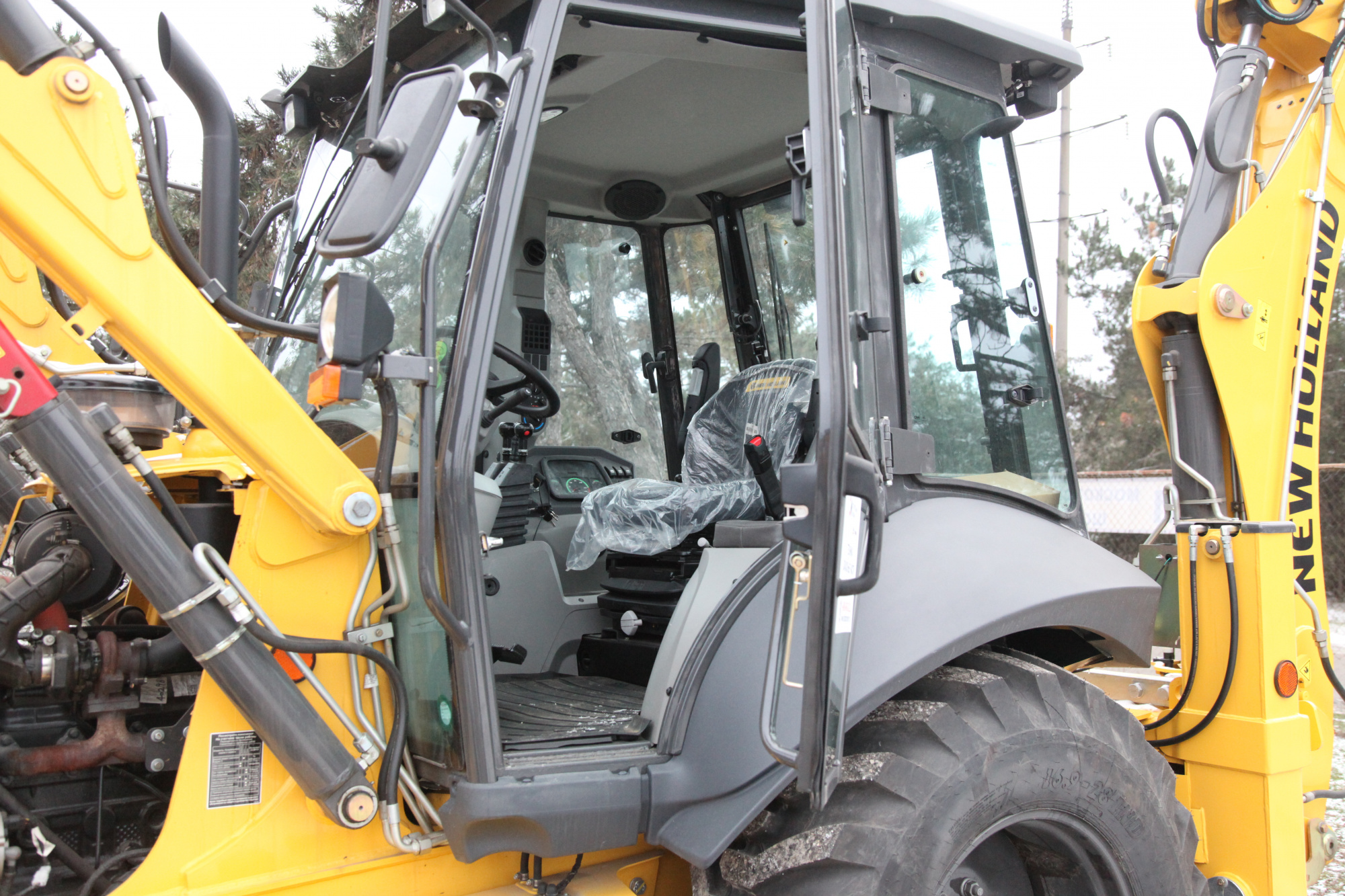Экскаватор-погрузчик NEW HOLLAND B80C