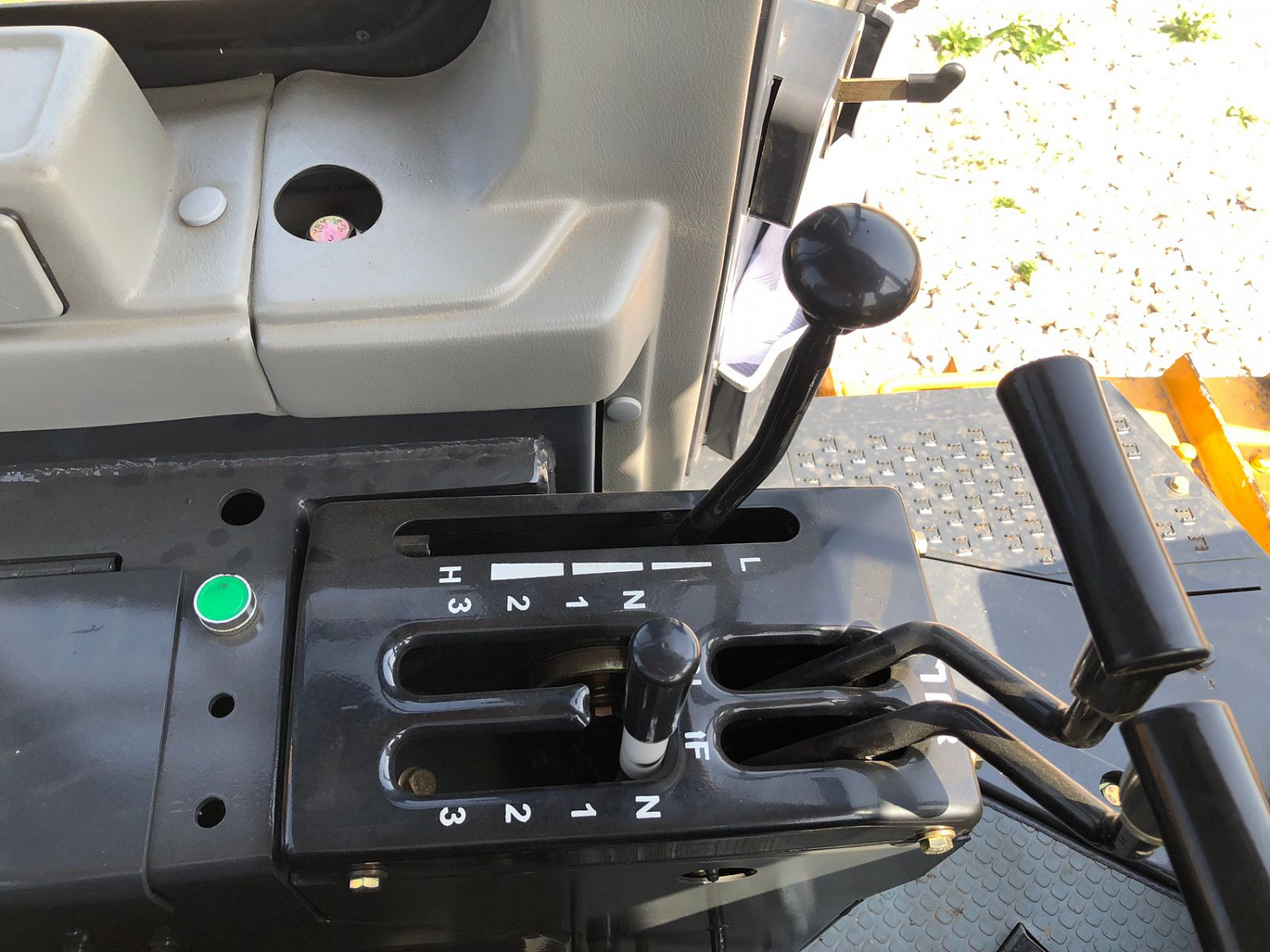 Бульдозер BEEZONE D16-5