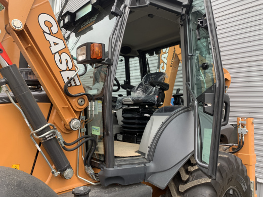 Экскаватор-погрузчик CASE 695 SV