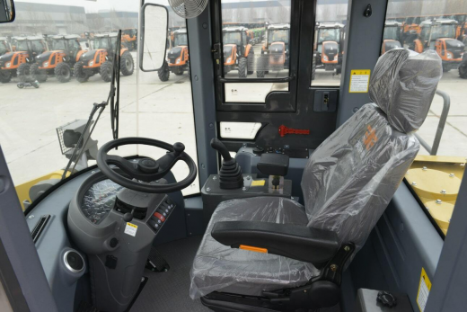 Фронтальный погрузчик Ensign YX646